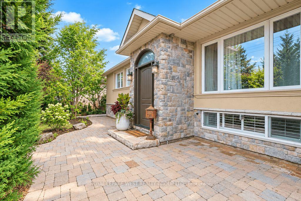 1422 Rebecca Street, Oakville, Ontario  L6L 1Z5 - Photo 43 - W13752704