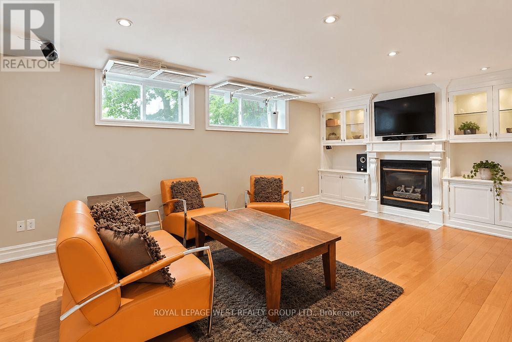 1422 Rebecca Street, Oakville, Ontario  L6L 1Z5 - Photo 9 - W13752704