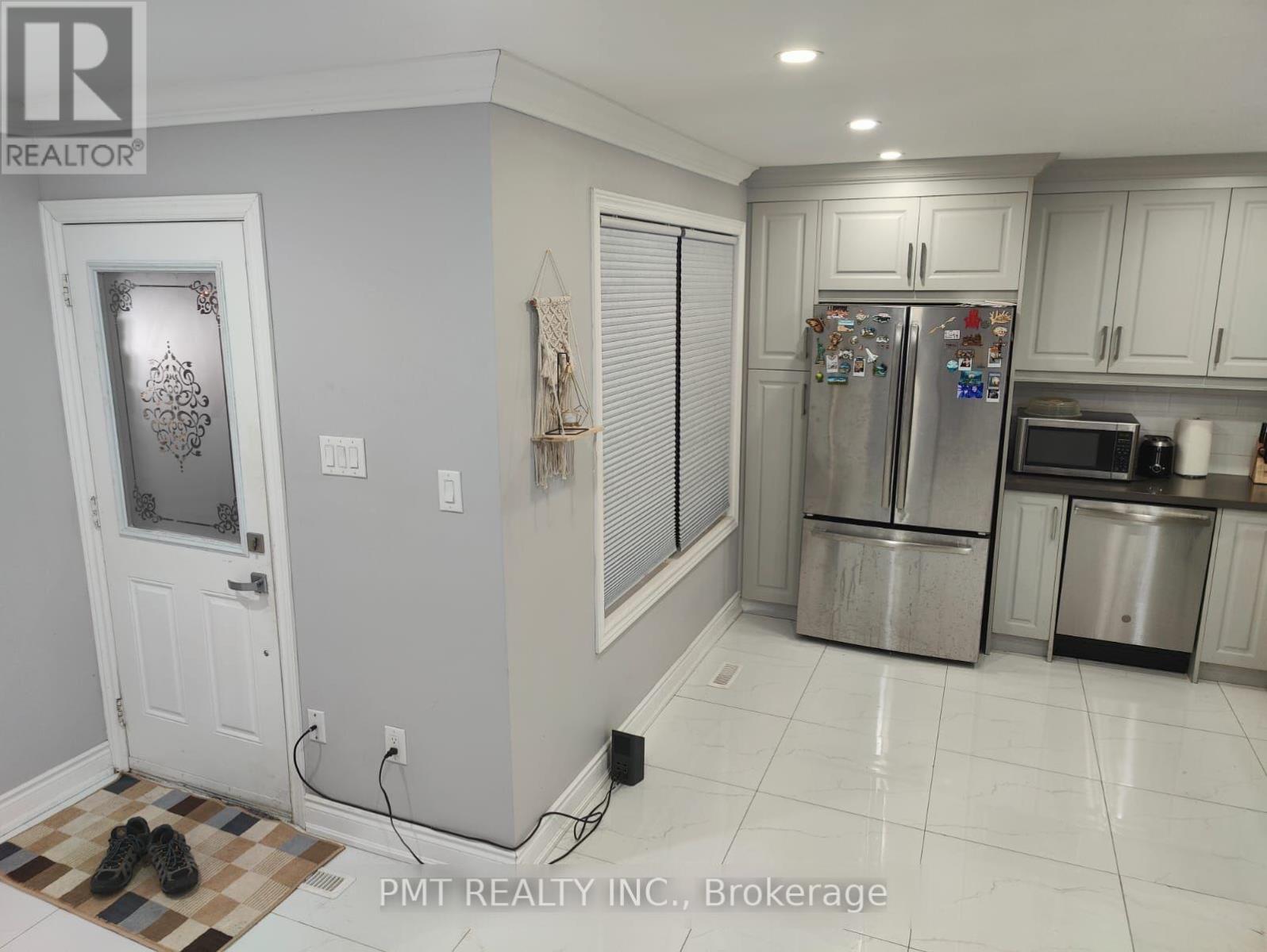 73 Greene Drive, Brampton, Ontario  L6V 2P2 - Photo 2 - W13752708