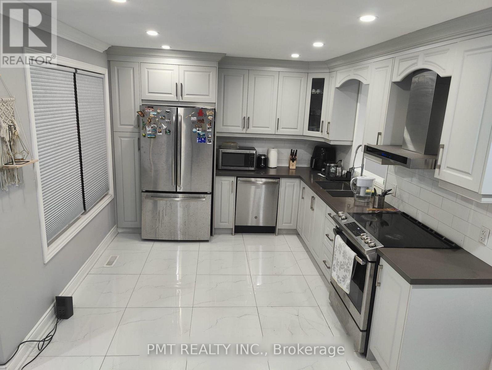 73 Greene Drive, Brampton, Ontario  L6V 2P2 - Photo 3 - W13752708