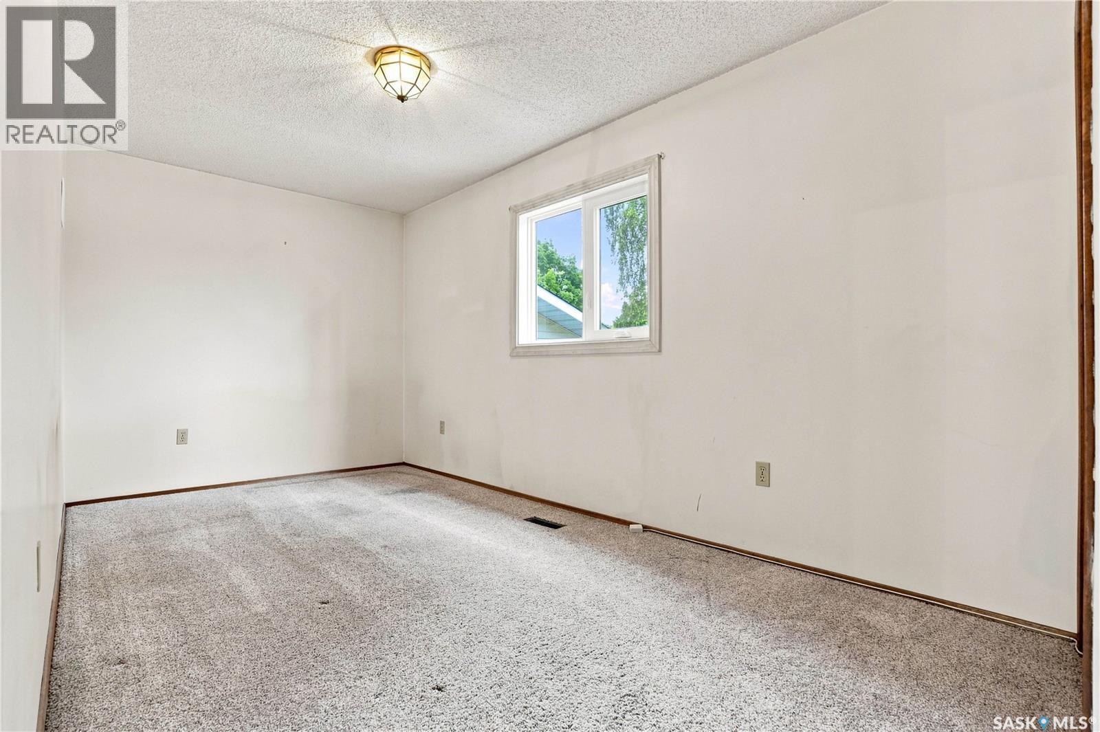 302 Nemeiben Road, Saskatoon, Saskatchewan  S7J 4S7 - Photo 22 - SK047759