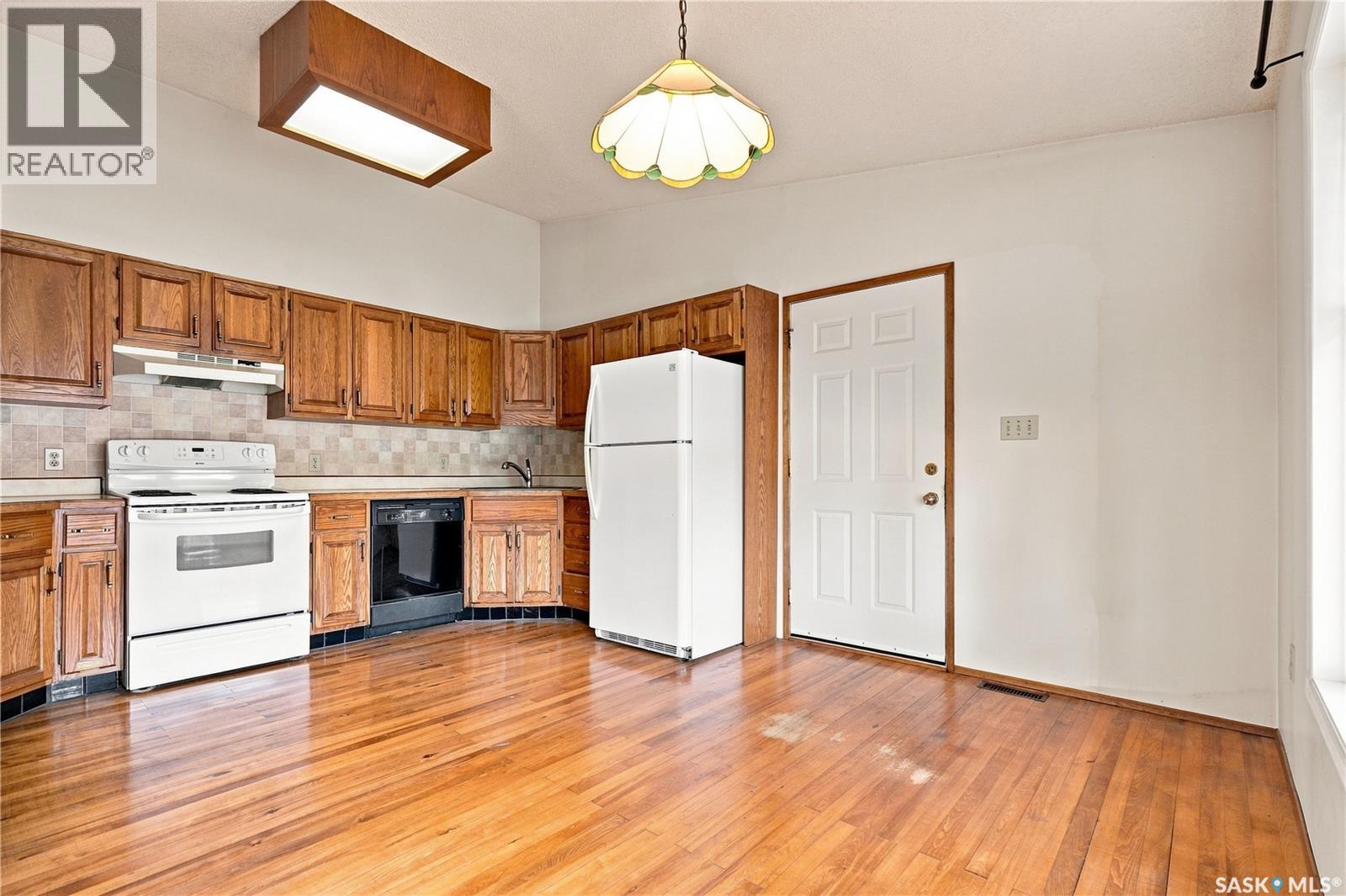 302 Nemeiben Road, Saskatoon, Saskatchewan  S7J 4S7 - Photo 8 - SK047759