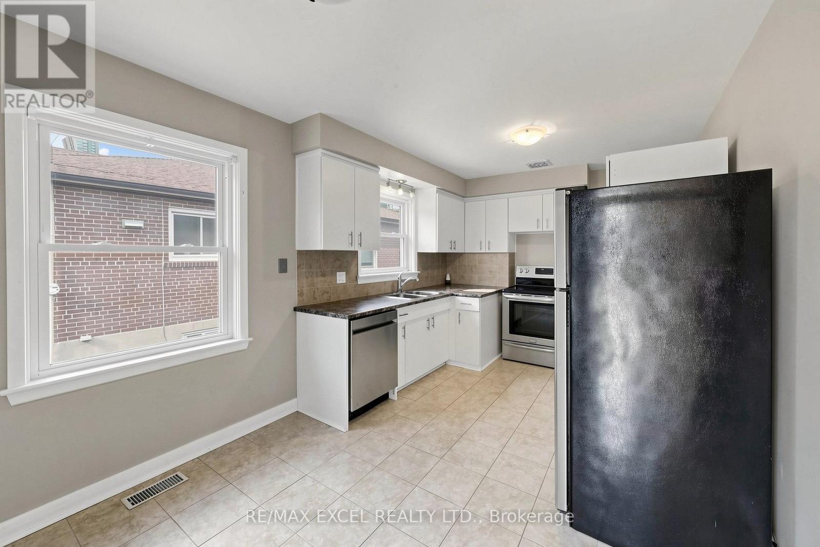 23 Linelle Street, Toronto, Ontario  M2N 2J4 - Photo 9 - C13744248
