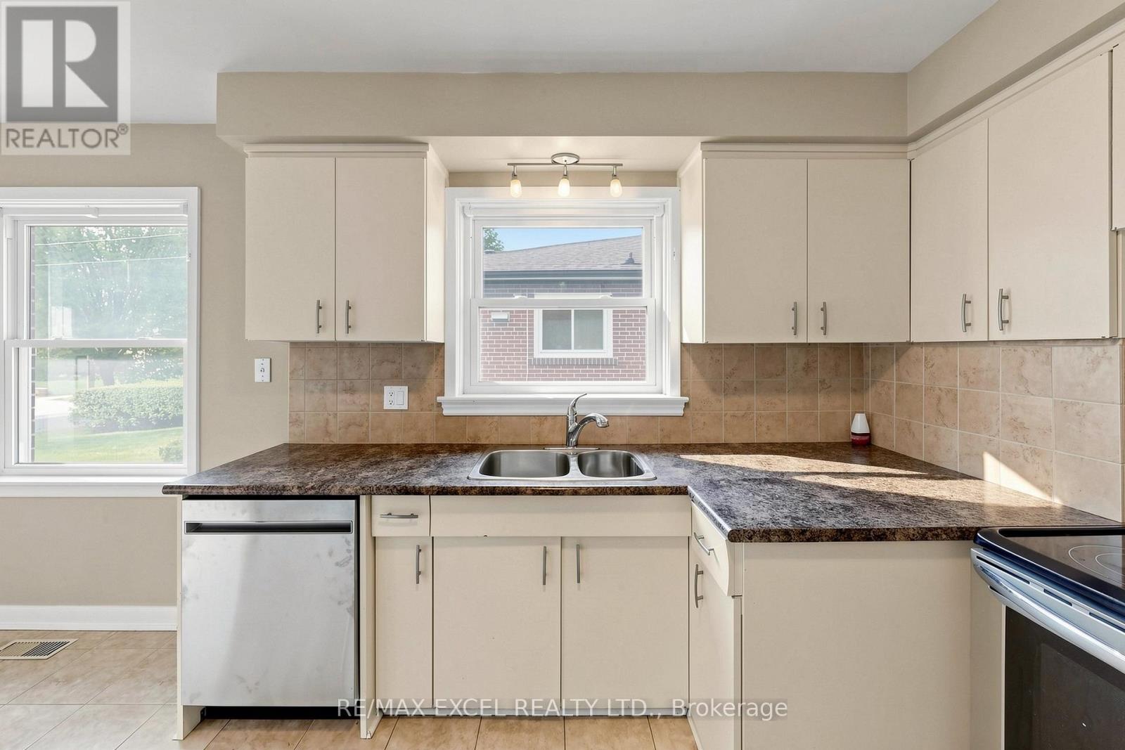 23 Linelle Street, Toronto, Ontario  M2N 2J4 - Photo 11 - C13744248