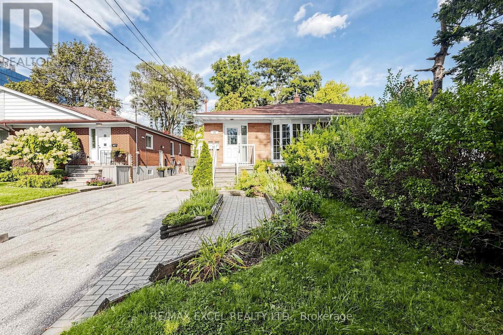 23 Linelle Street, Toronto, Ontario  M2N 2J4 - Photo 2 - C13744248