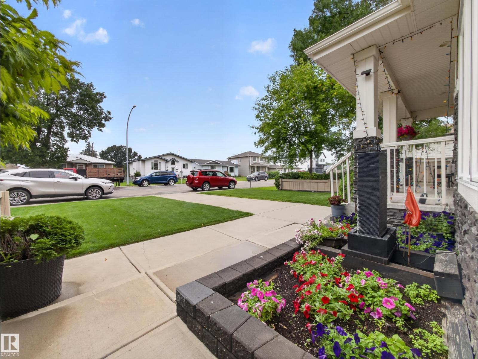 9917 162 St NW, Edmonton, Alberta  T5P 3L3 - Photo 4 - E4507493