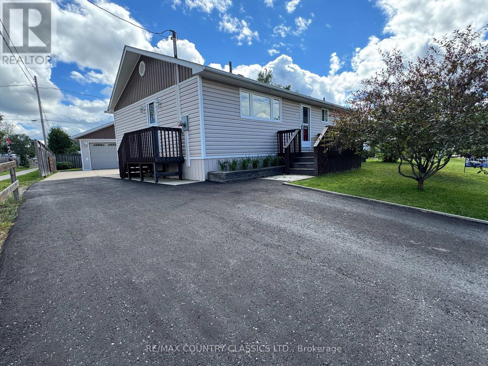 89 SPRUCEDALE STREET, Highlands East, Ontario