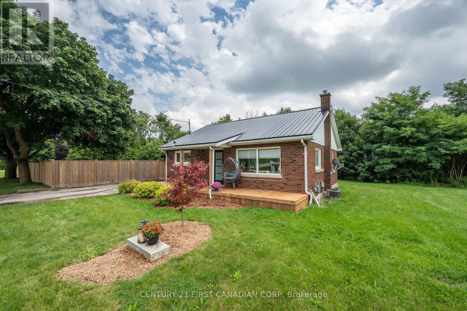 295 Victoria Street, Ingersoll, Ontario  N5C 2N3 - Photo 2 - X13752780