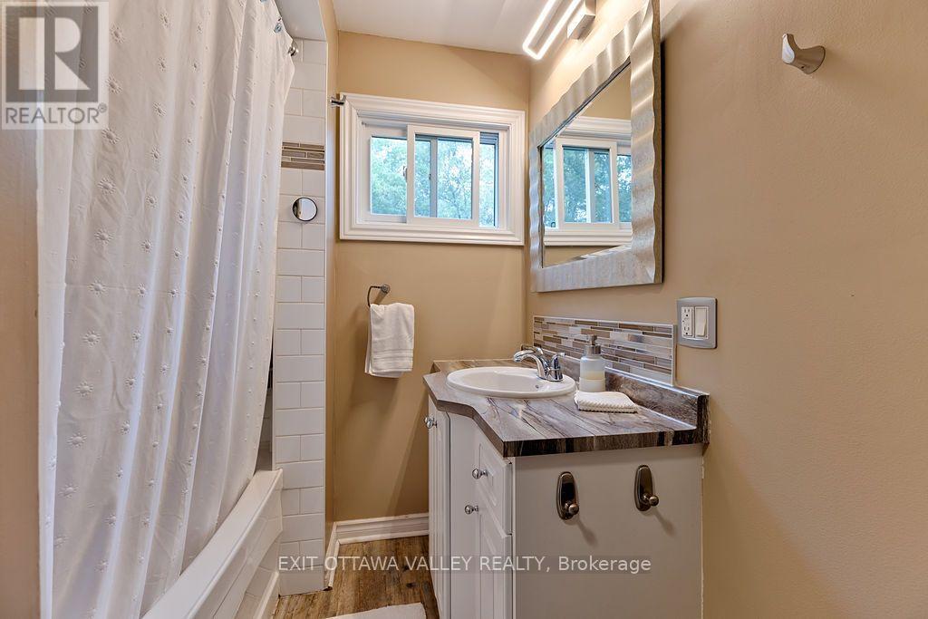 39 Creek Street, Whitewater Region, Ontario  K0J 2L0 - Photo 14 - X13752860