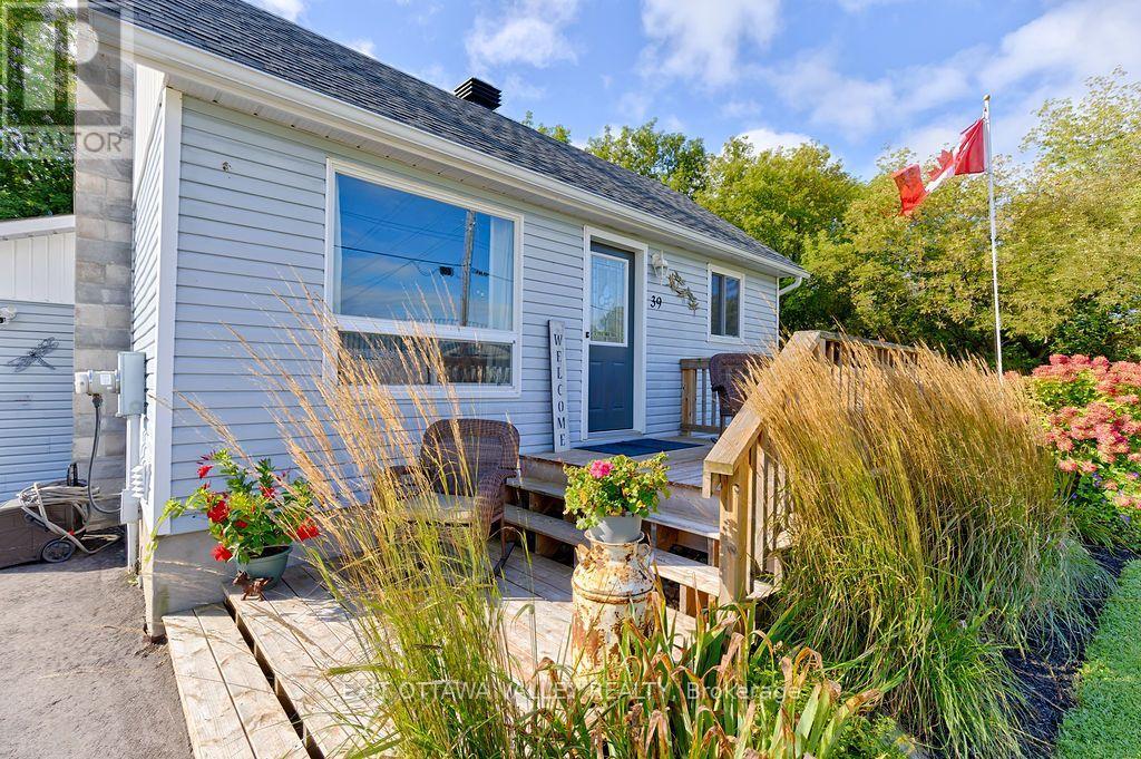 39 Creek Street, Whitewater Region, Ontario  K0J 2L0 - Photo 2 - X13752860