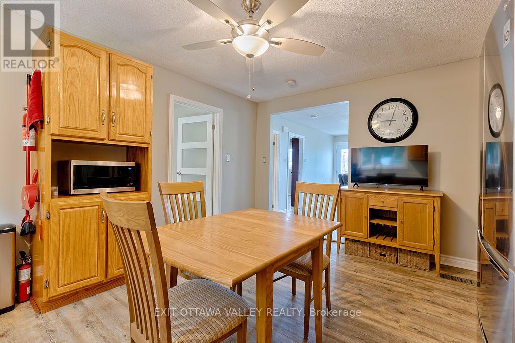 39 Creek Street, Whitewater Region, Ontario  K0J 2L0 - Photo 4 - X13752860