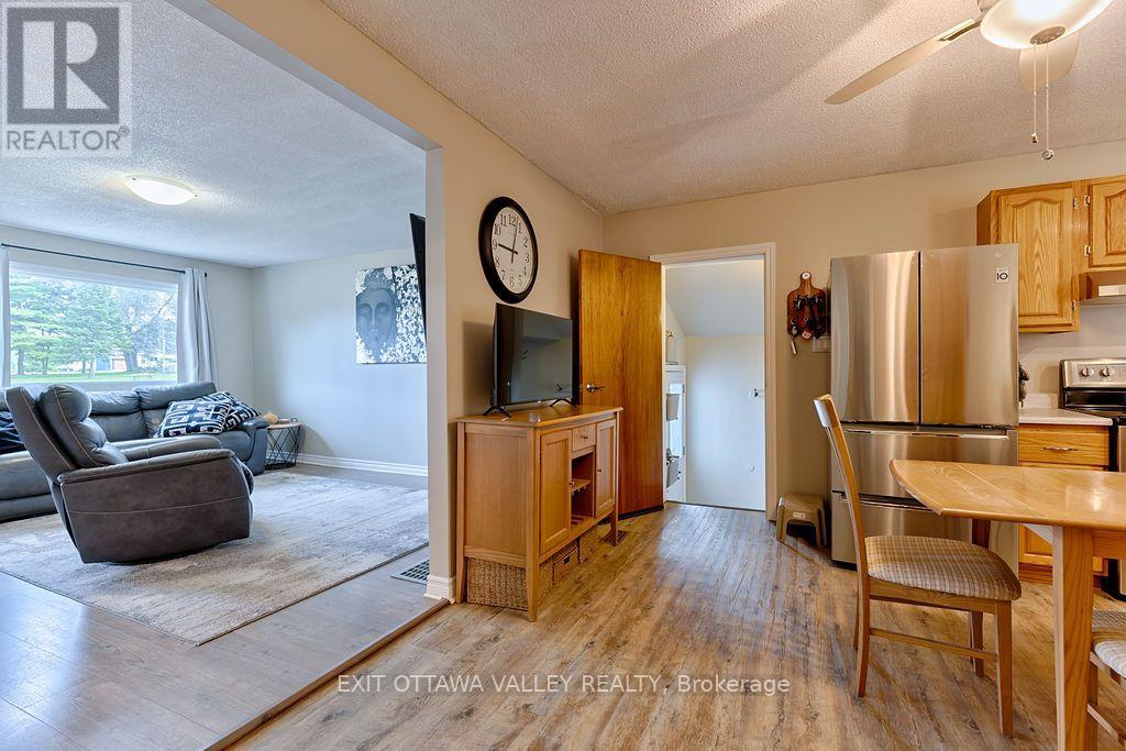 39 Creek Street, Whitewater Region, Ontario  K0J 2L0 - Photo 5 - X13752860