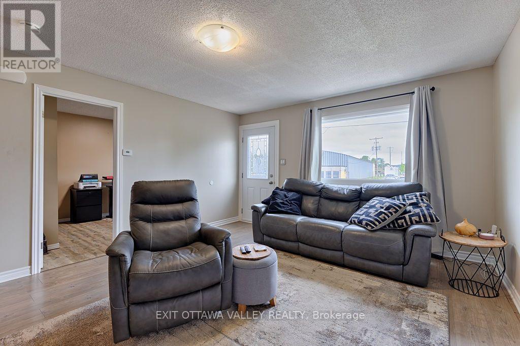 39 Creek Street, Whitewater Region, Ontario  K0J 2L0 - Photo 7 - X13752860