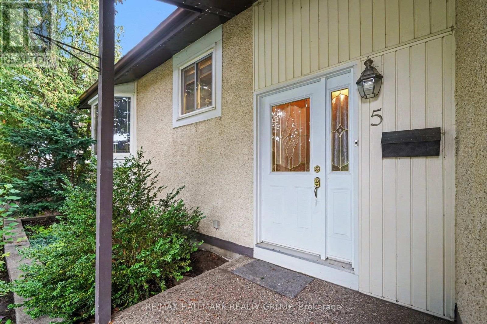 5 Lansfield Way, Ottawa, Ontario  K2G 3V7 - Photo 3 - X13752878