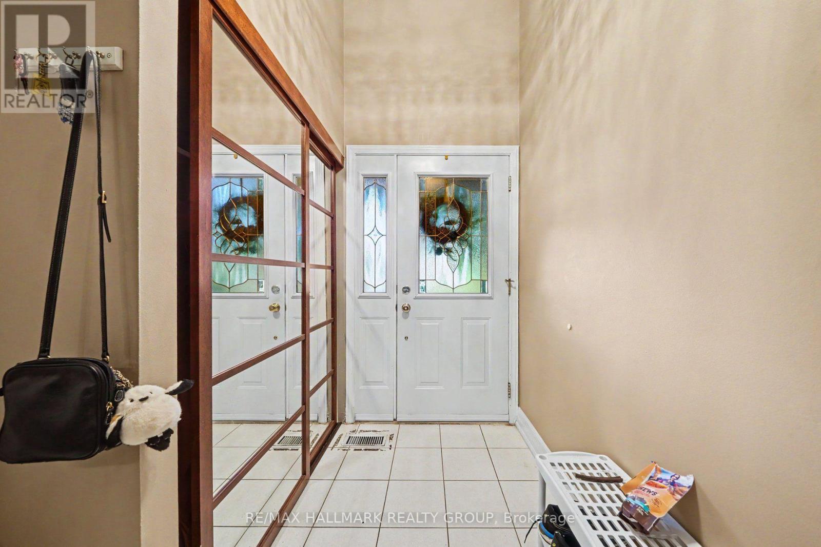 5 Lansfield Way, Ottawa, Ontario  K2G 3V7 - Photo 4 - X13752878