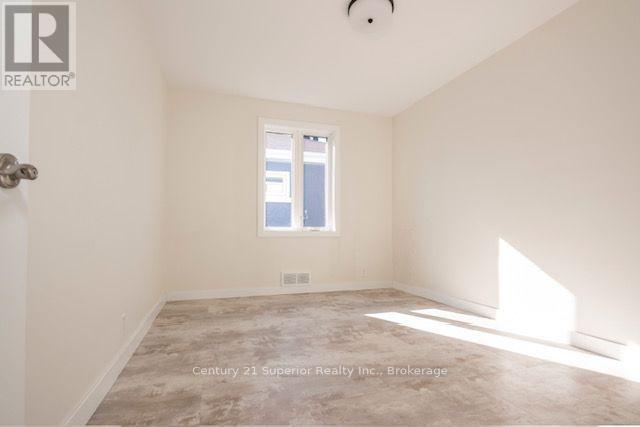 2011 Murray Avenue, Thunder Bay, Ontario  P7E 5B2 - Photo 9 - X13752888