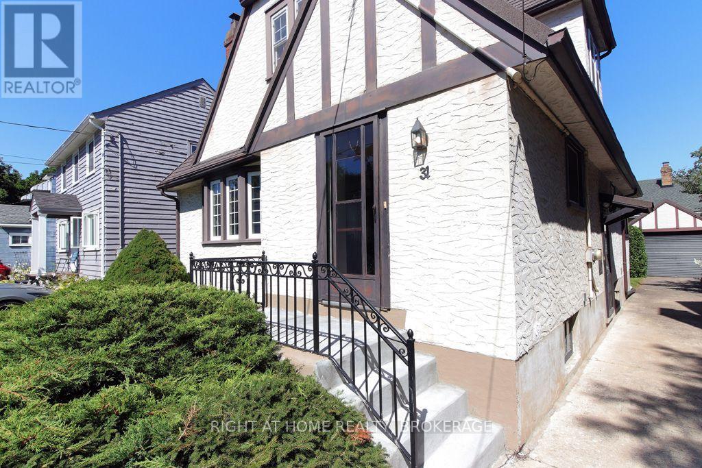 31 Stuart Avenue, St. Catharines, Ontario  L2R 1M8 - Photo 2 - X13752872