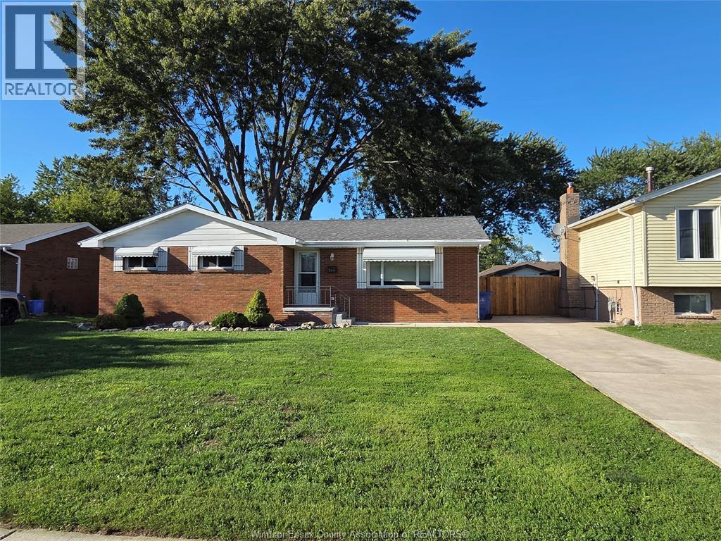399 ST. PETER STREET, Lakeshore, Ontario