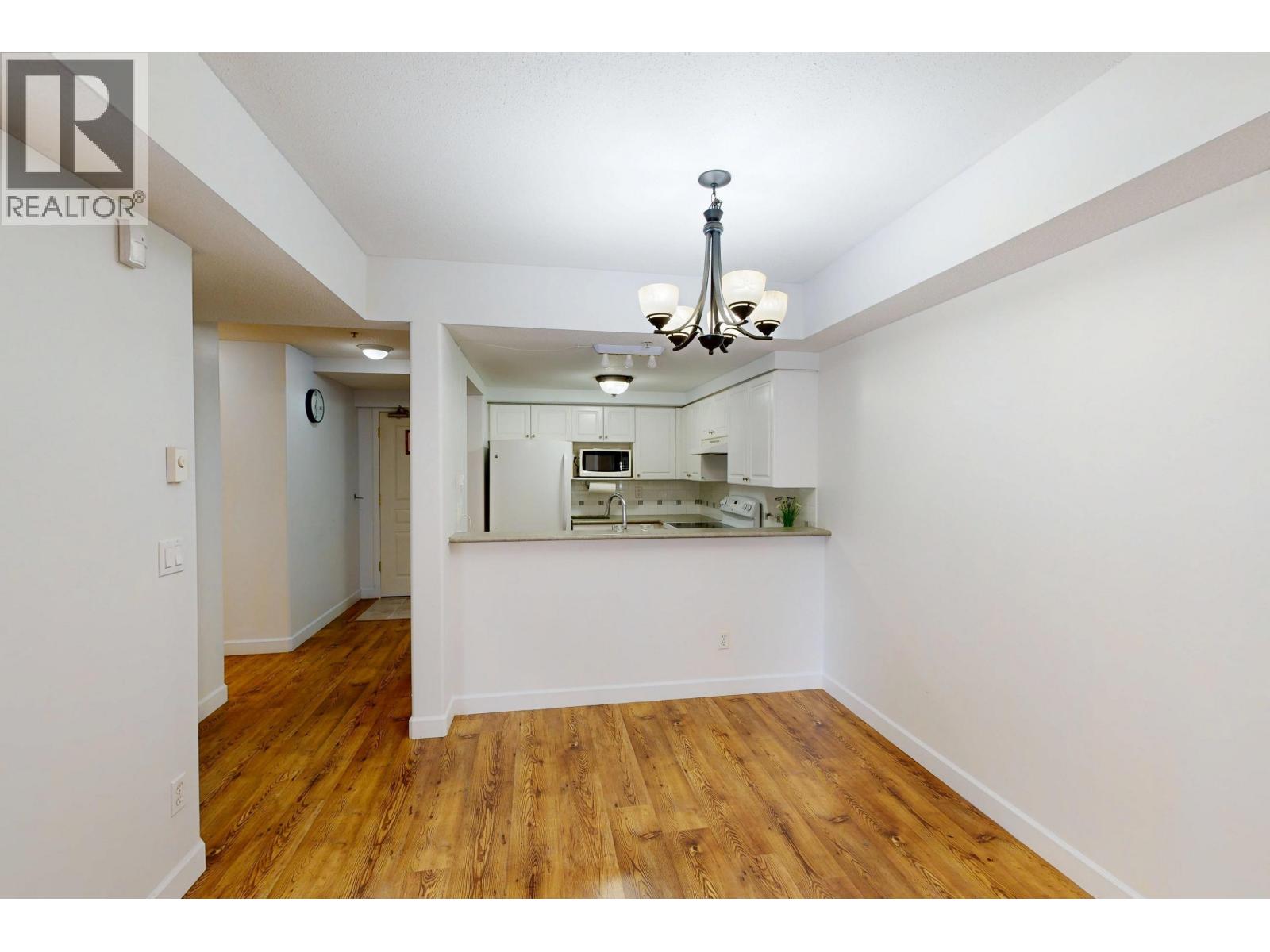 104 211 Twelfth Street, New Westminster, British Columbia  V3M 4H4 - Photo 2 - R3162056