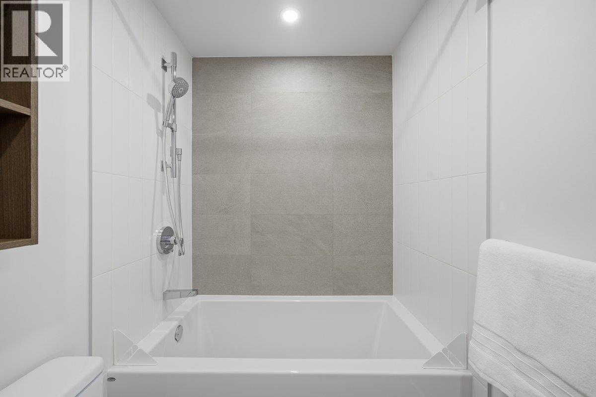645 Como Lake Avenue, Coquitlam, British Columbia  V3J 0N9 - Photo 24 - R3162080