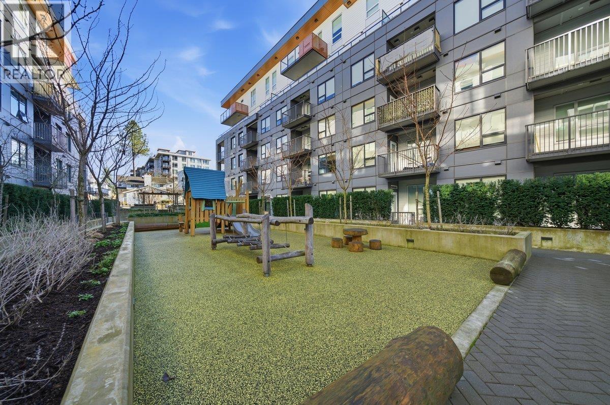 645 Como Lake Avenue, Coquitlam, British Columbia  V3J 0N9 - Photo 32 - R3162080