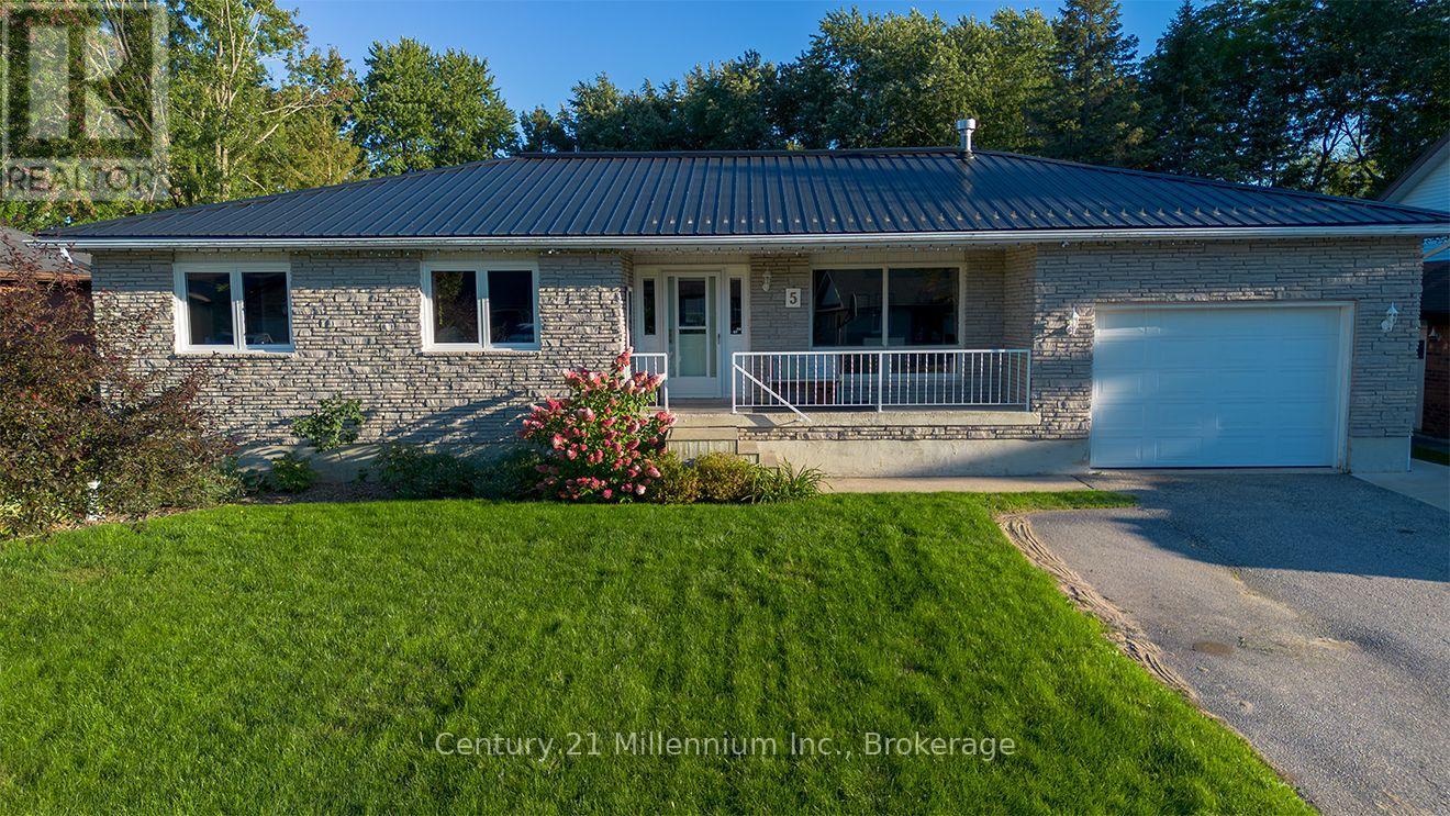 5 Mckean Boulevard, Clearview (Nottawa), Ontario  L0M 1P0 - Photo 1 - S13752970