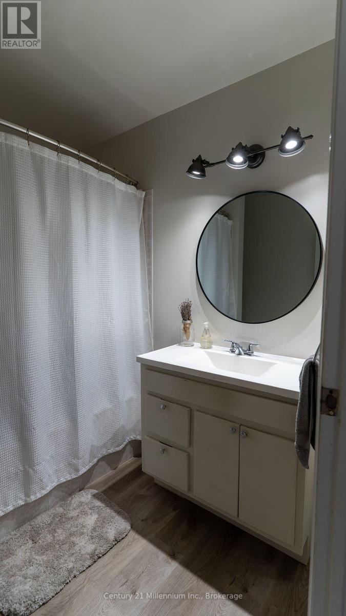 5 Mckean Boulevard, Clearview (Nottawa), Ontario  L0M 1P0 - Photo 11 - S13752970