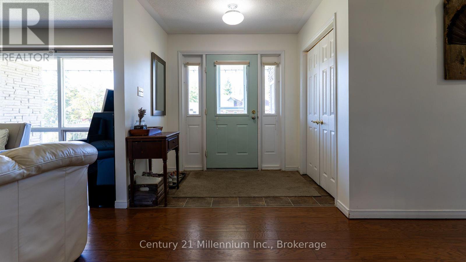 5 Mckean Boulevard, Clearview (Nottawa), Ontario  L0M 1P0 - Photo 2 - S13752970