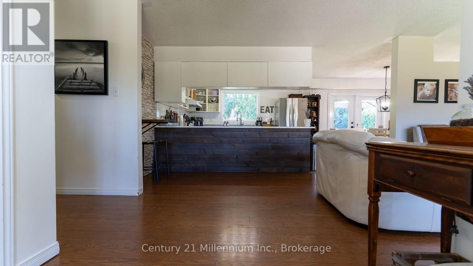 5 Mckean Boulevard, Clearview (Nottawa), Ontario  L0M 1P0 - Photo 3 - S13752970