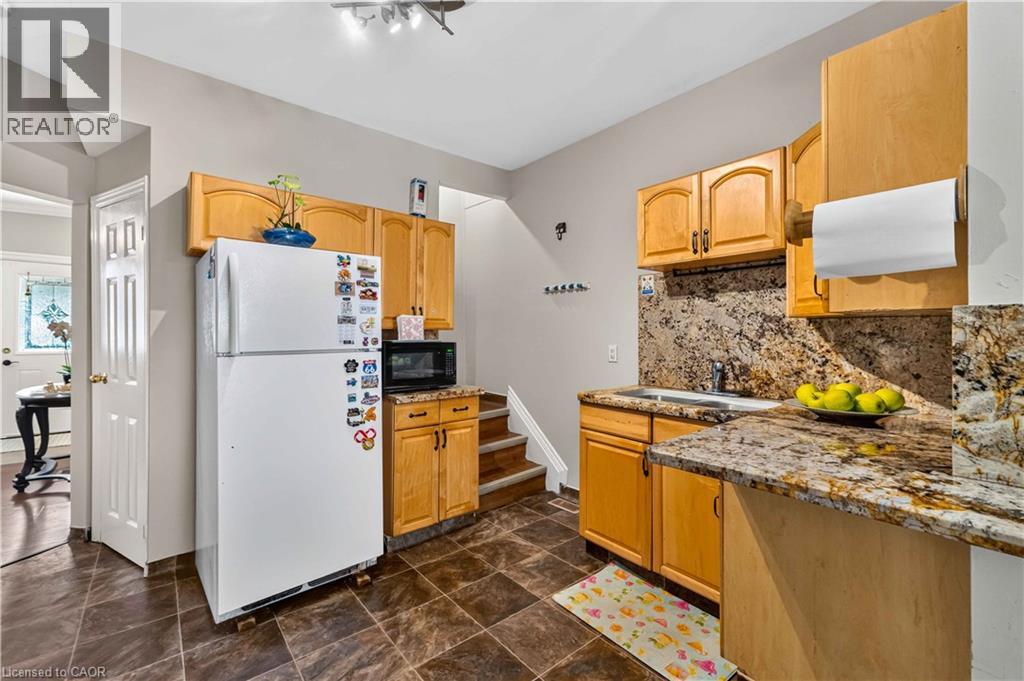 54 East 23rd Street, Hamilton, Ontario  L8V 2W6 - Photo 11 - 40860488