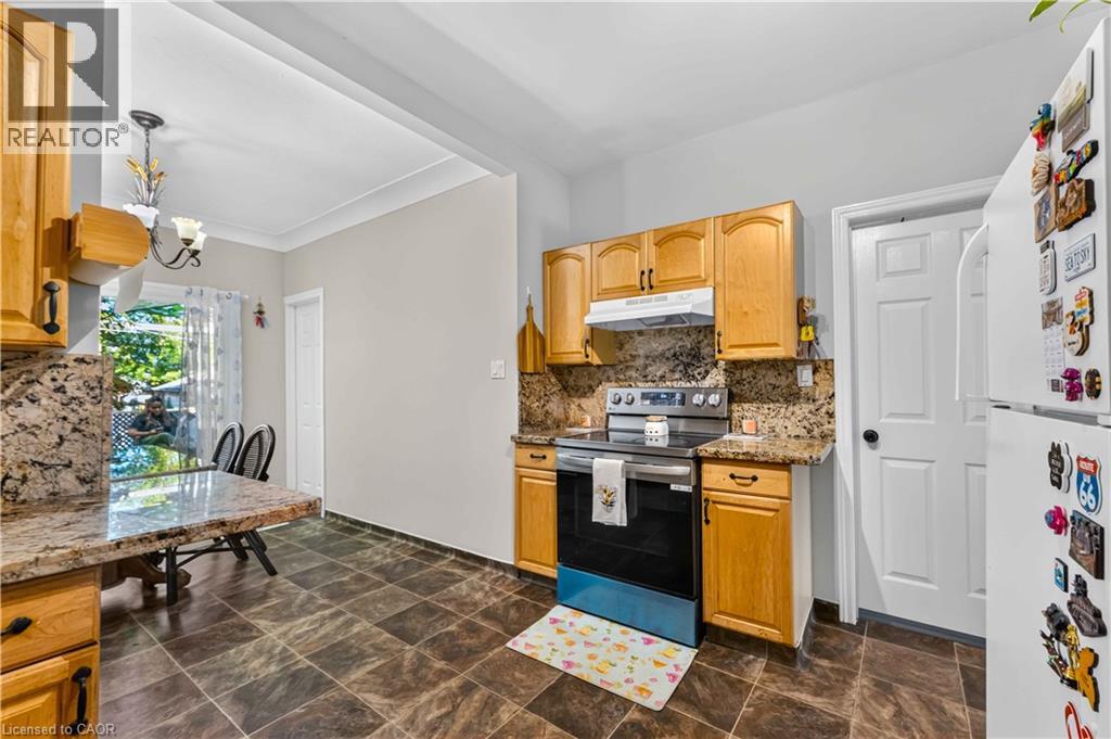 54 East 23rd Street, Hamilton, Ontario  L8V 2W6 - Photo 12 - 40860488