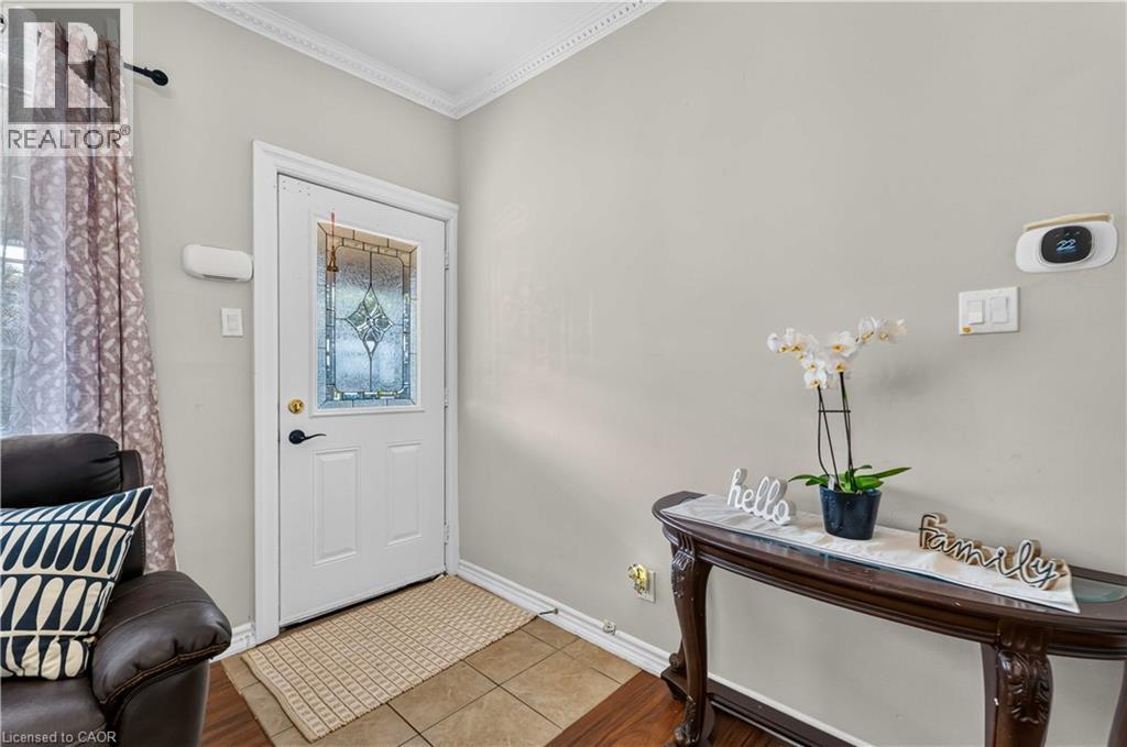 54 East 23rd Street, Hamilton, Ontario  L8V 2W6 - Photo 3 - 40860488