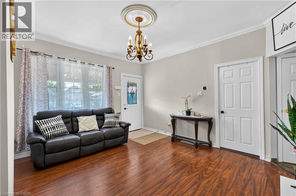 54 East 23rd Street, Hamilton, Ontario  L8V 2W6 - Photo 4 - 40860488