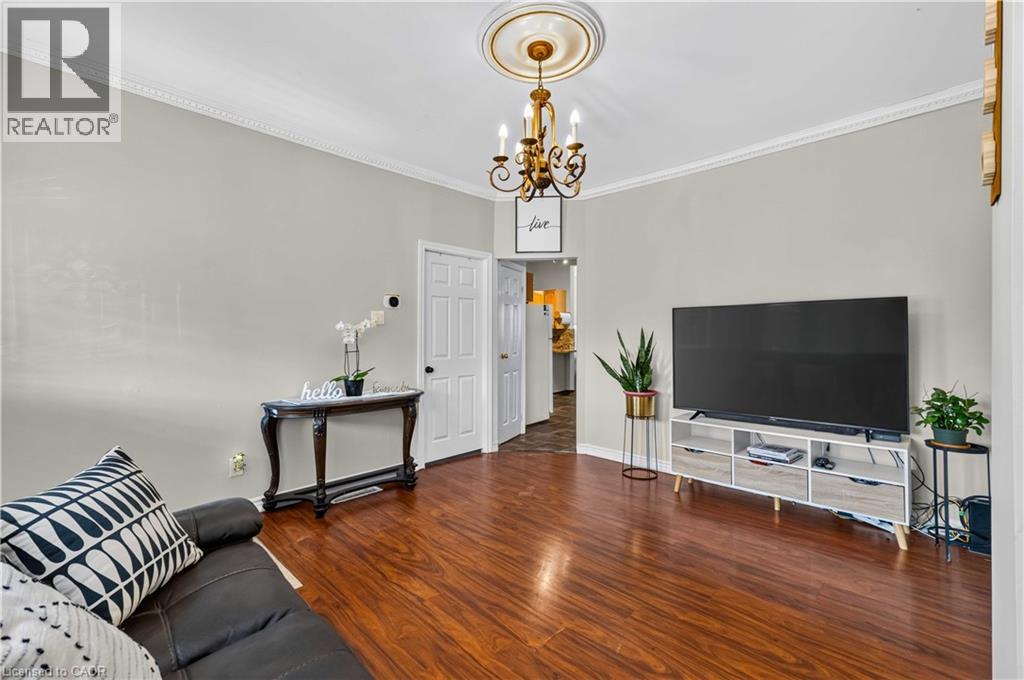 54 East 23rd Street, Hamilton, Ontario  L8V 2W6 - Photo 5 - 40860488