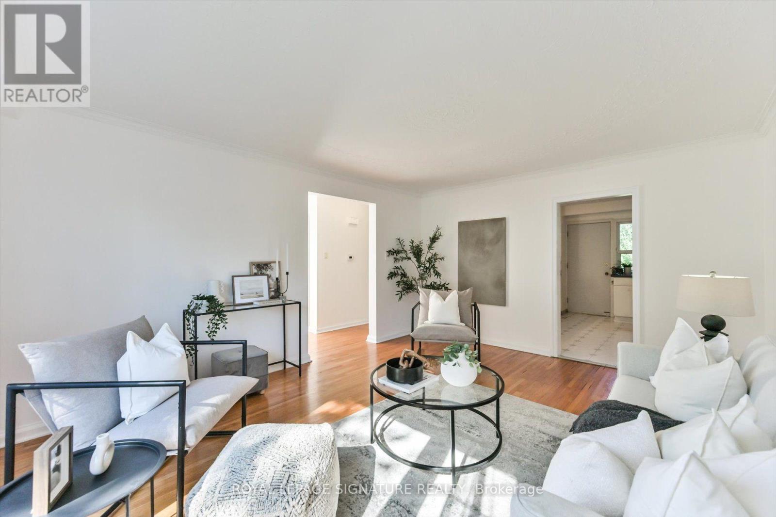 52 Dalside Crescent, Toronto, Ontario  M4A 2H6 - Photo 3 - C13752858