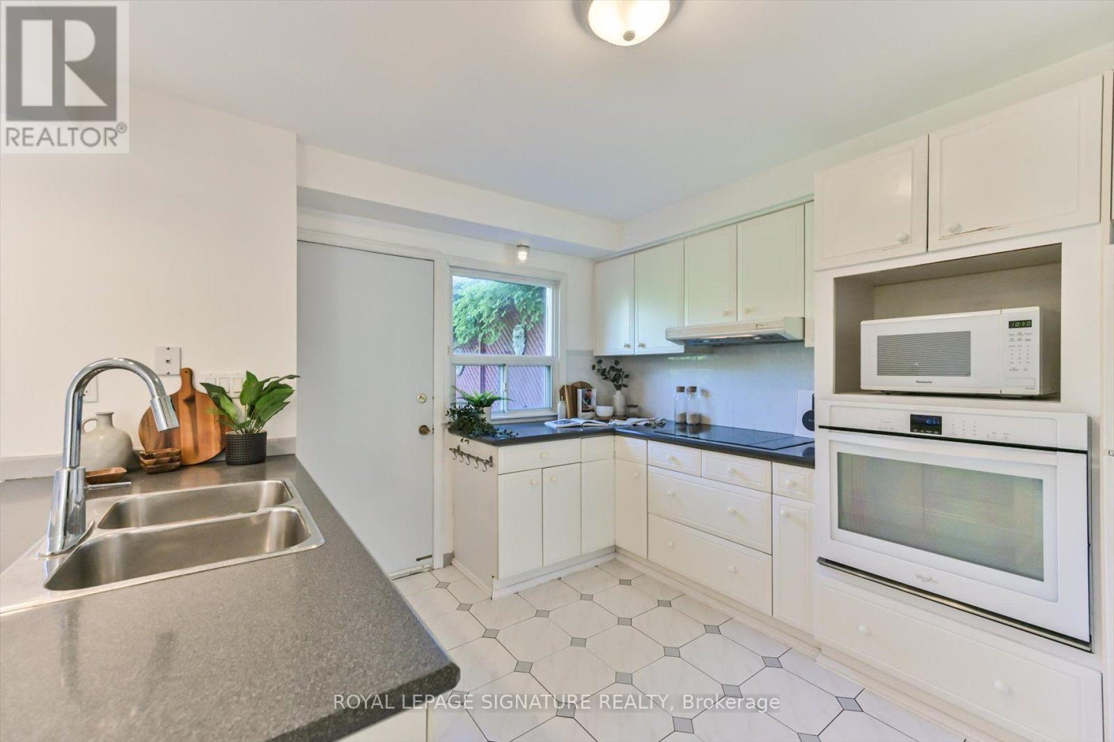 52 Dalside Crescent, Toronto, Ontario  M4A 2H6 - Photo 7 - C13752858