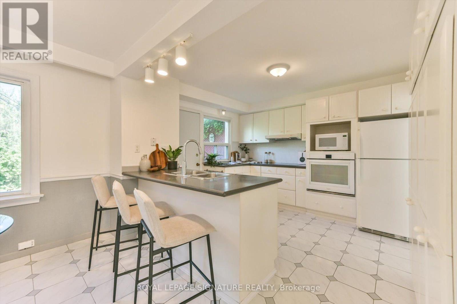 52 Dalside Crescent, Toronto, Ontario  M4A 2H6 - Photo 9 - C13752858