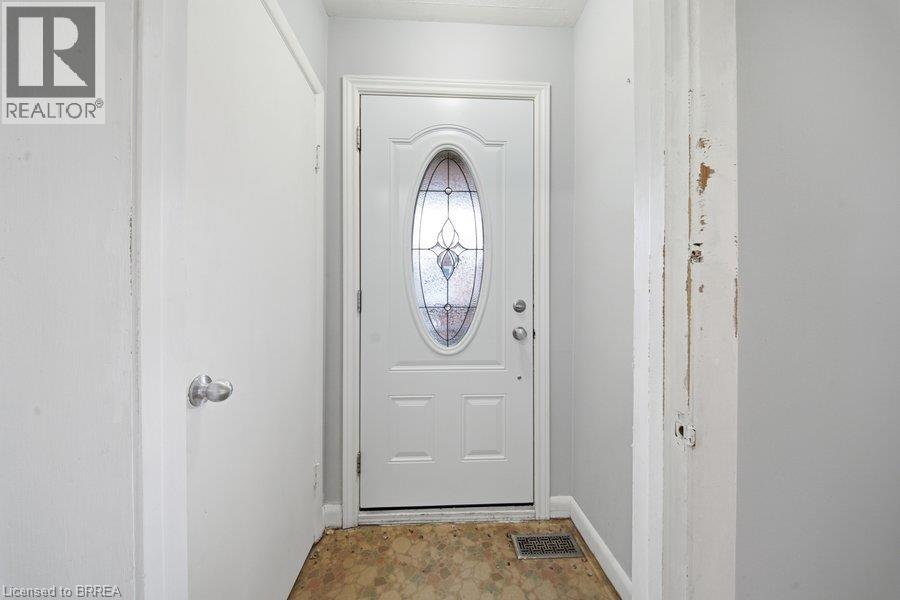 115 Tenth Avenue, Brantford, Ontario  N3S 1G5 - Photo 8 - 40858942