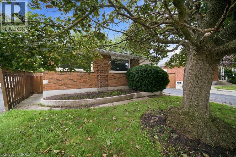 115 Tenth Avenue, Brantford, Ontario  N3S 1G5 - Photo 4 - 40858942