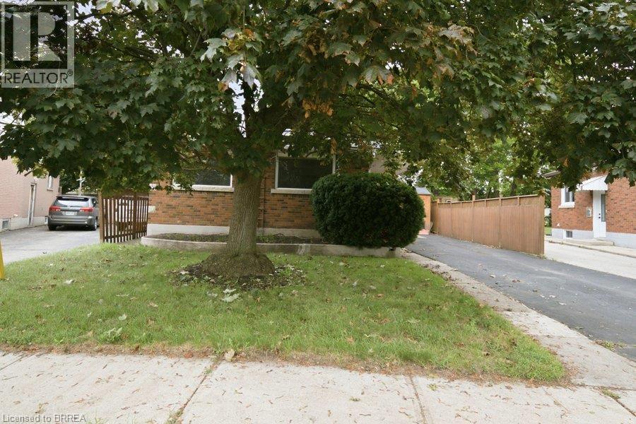 115 Tenth Avenue, Brantford, Ontario  N3S 1G5 - Photo 3 - 40858942
