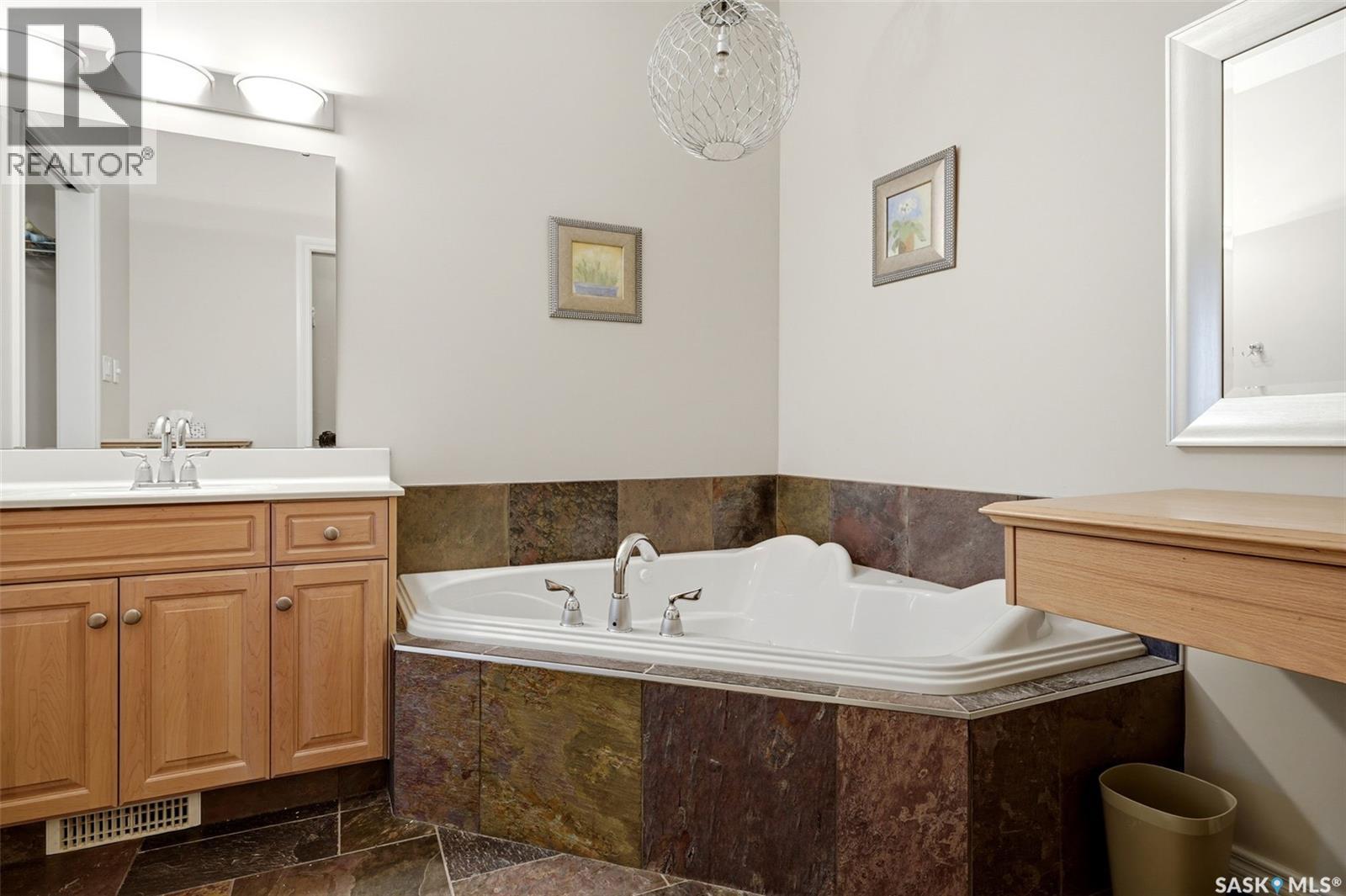 10170 Wascana Estates, Regina, Saskatchewan  S4V 3E5 - Photo 23 - SK045345