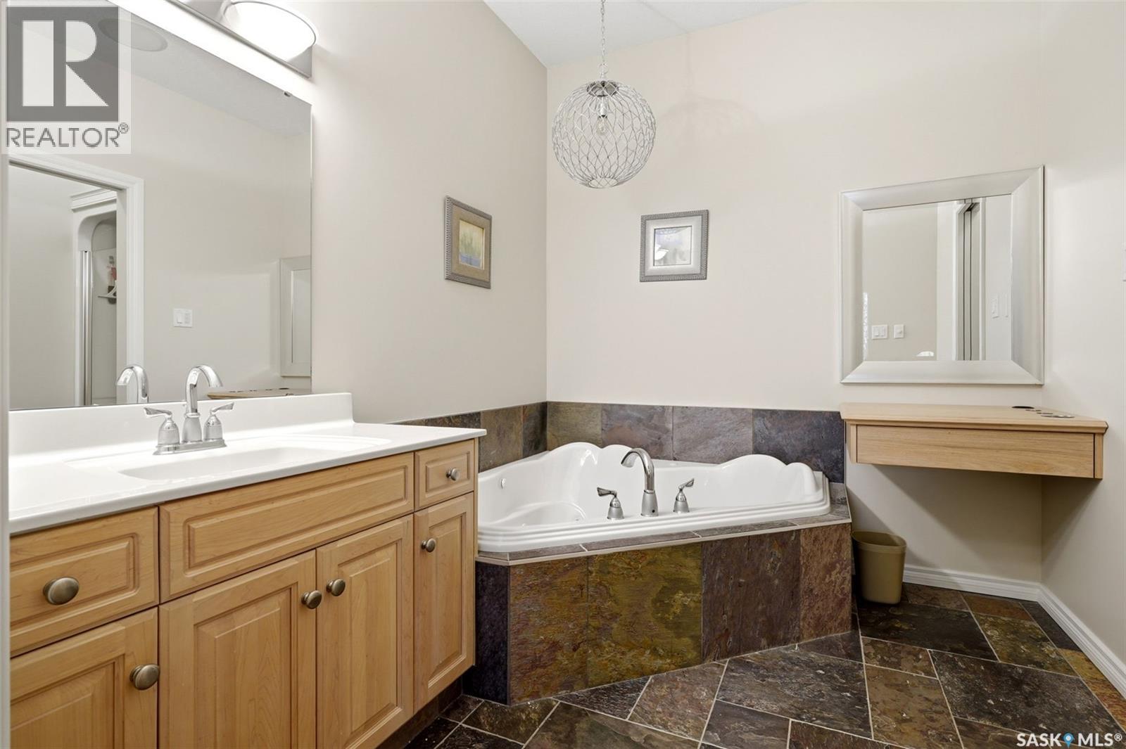 10170 Wascana Estates, Regina, Saskatchewan  S4V 3E5 - Photo 21 - SK045345