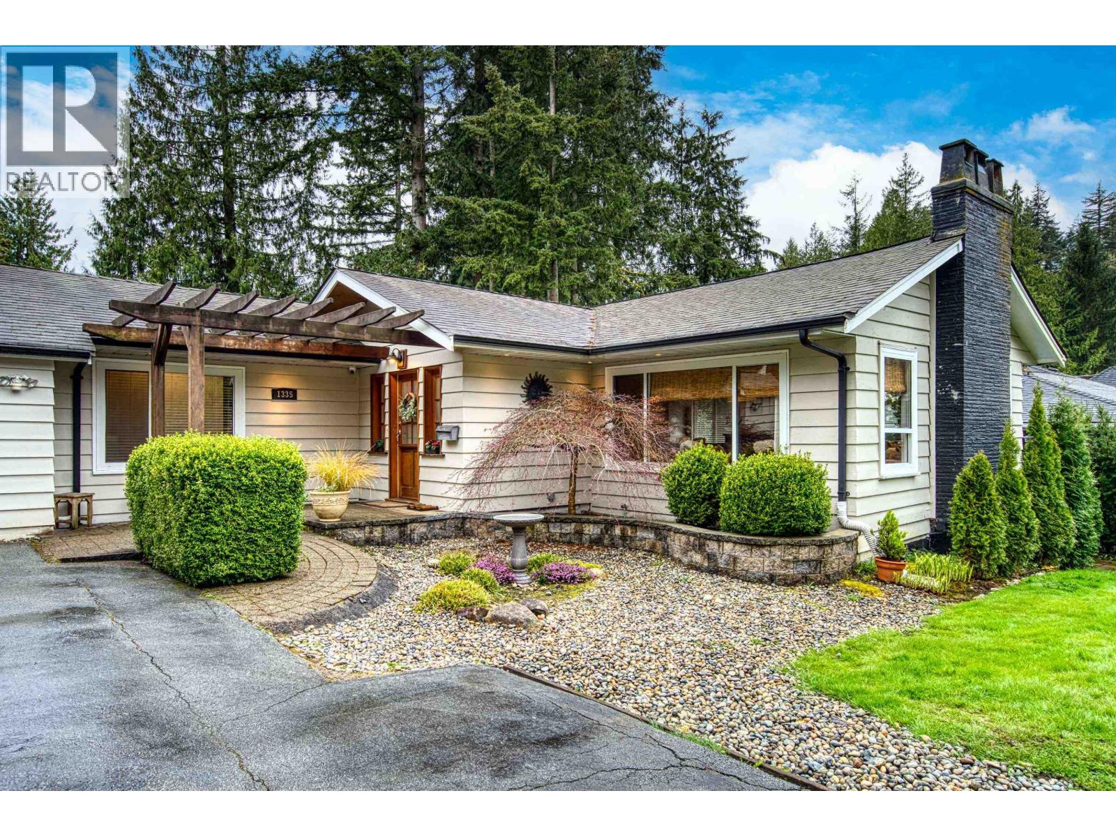 1335 Ridgewood Drive, North Vancouver, British Columbia  V7R 1J4 - Photo 2 - R3161862