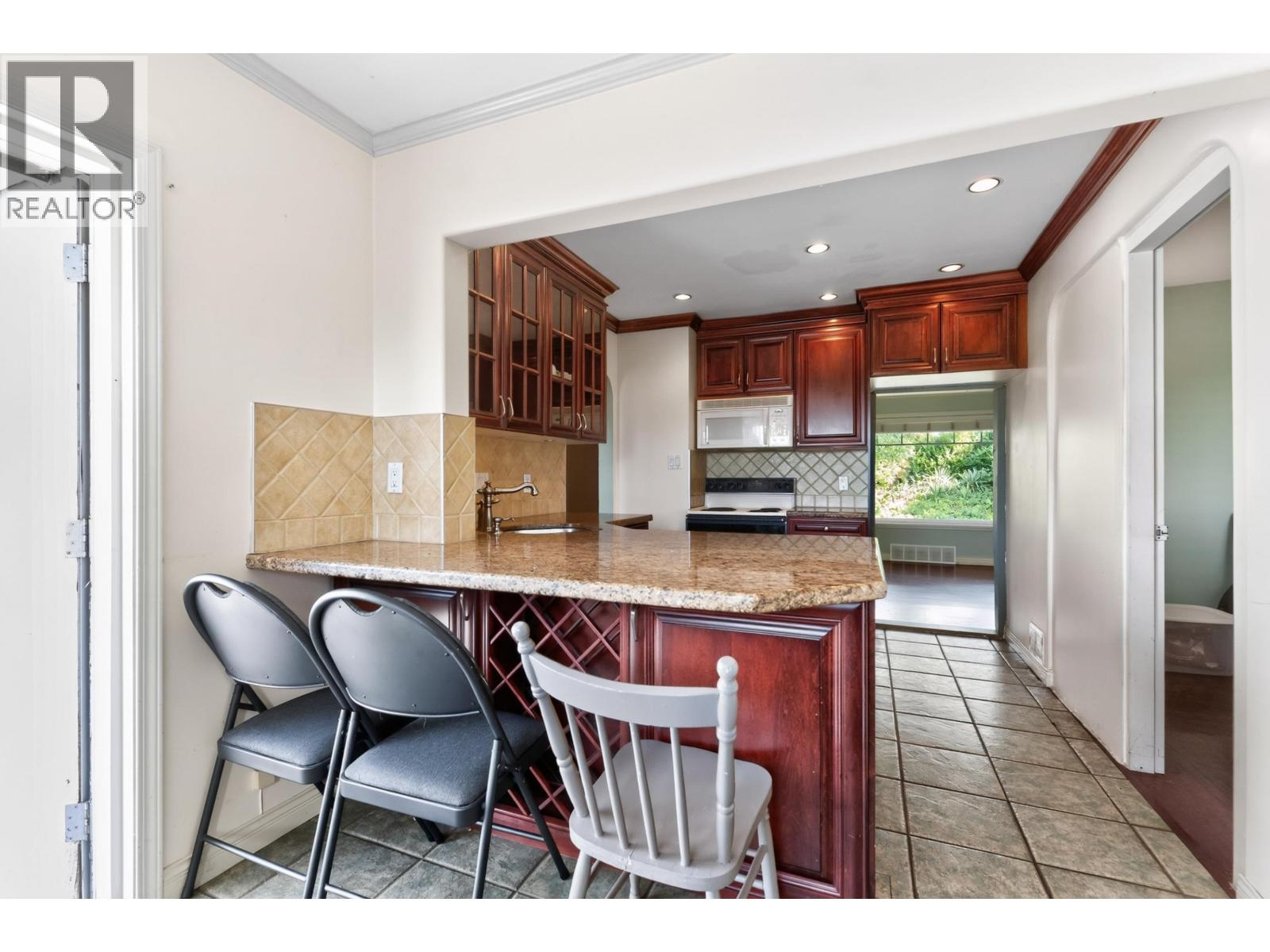 341 W 24th Street, North Vancouver, British Columbia  V7M 2C7 - Photo 9 - R3161869