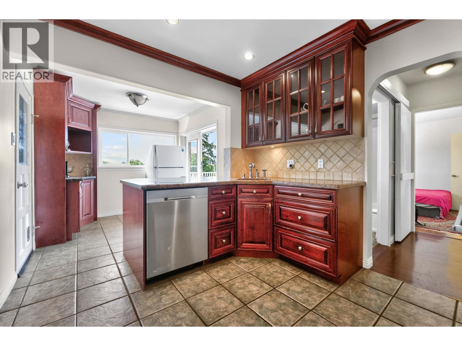 341 W 24th Street, North Vancouver, British Columbia  V7M 2C7 - Photo 8 - R3161869