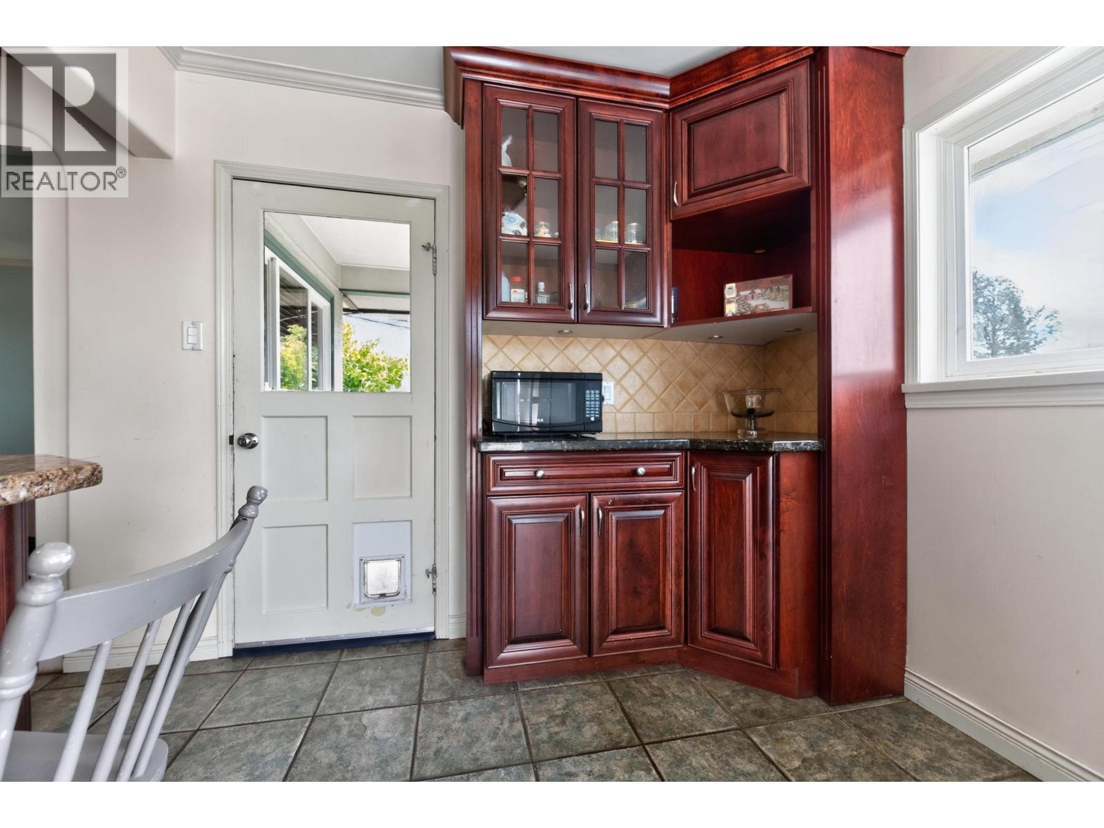 341 W 24th Street, North Vancouver, British Columbia  V7M 2C7 - Photo 11 - R3161869