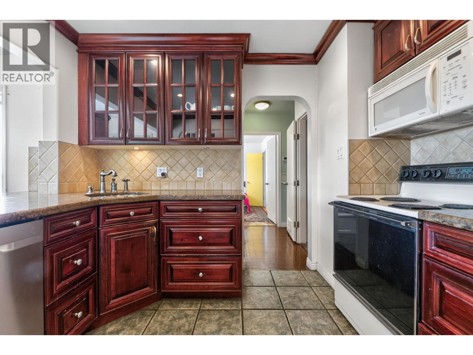 341 W 24th Street, North Vancouver, British Columbia  V7M 2C7 - Photo 10 - R3161869