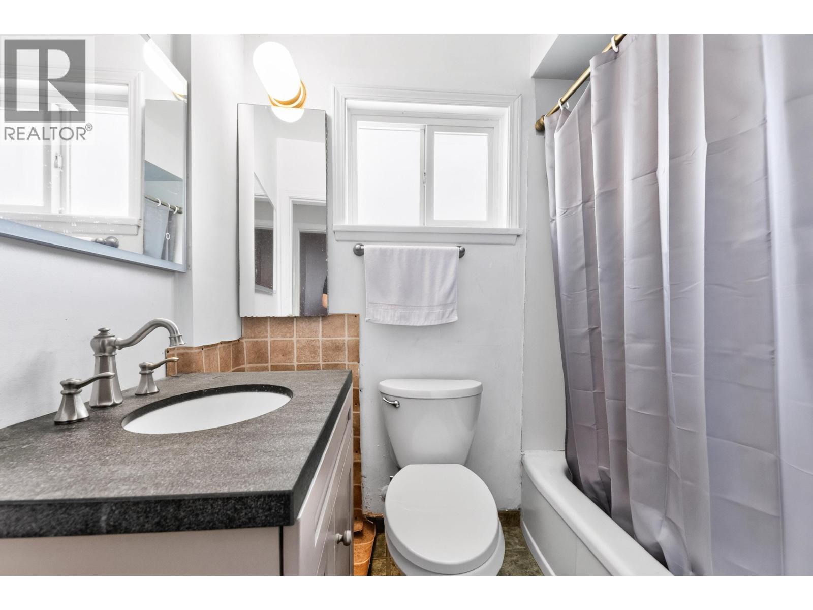 341 W 24th Street, North Vancouver, British Columbia  V7M 2C7 - Photo 12 - R3161869