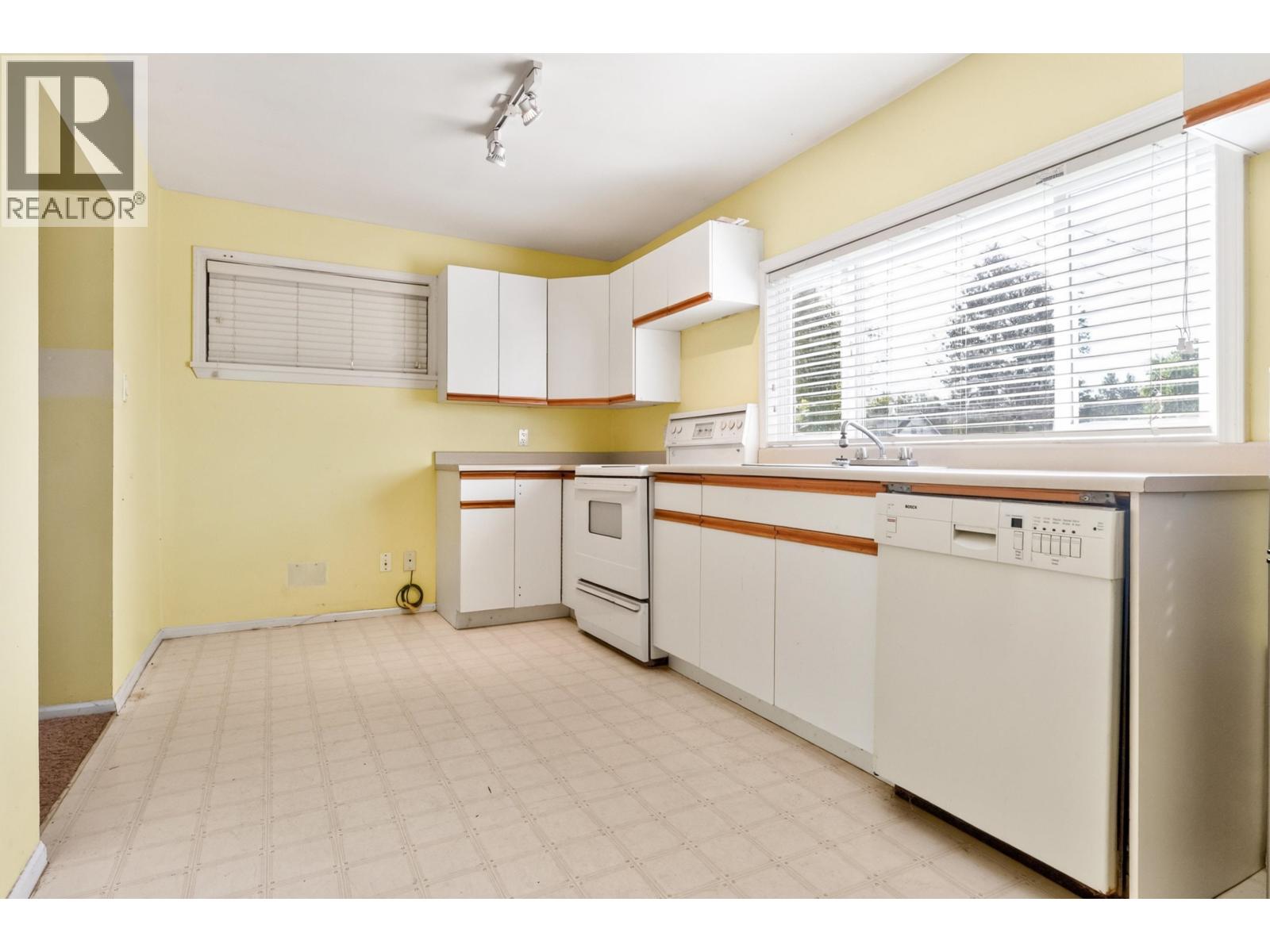 341 W 24th Street, North Vancouver, British Columbia  V7M 2C7 - Photo 24 - R3161869