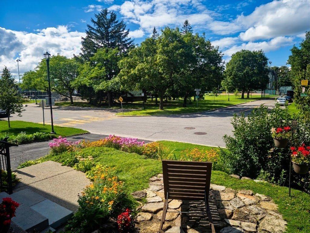 48 Rue Charlevoix Kirkland Quebec Canada H9J2T6 3